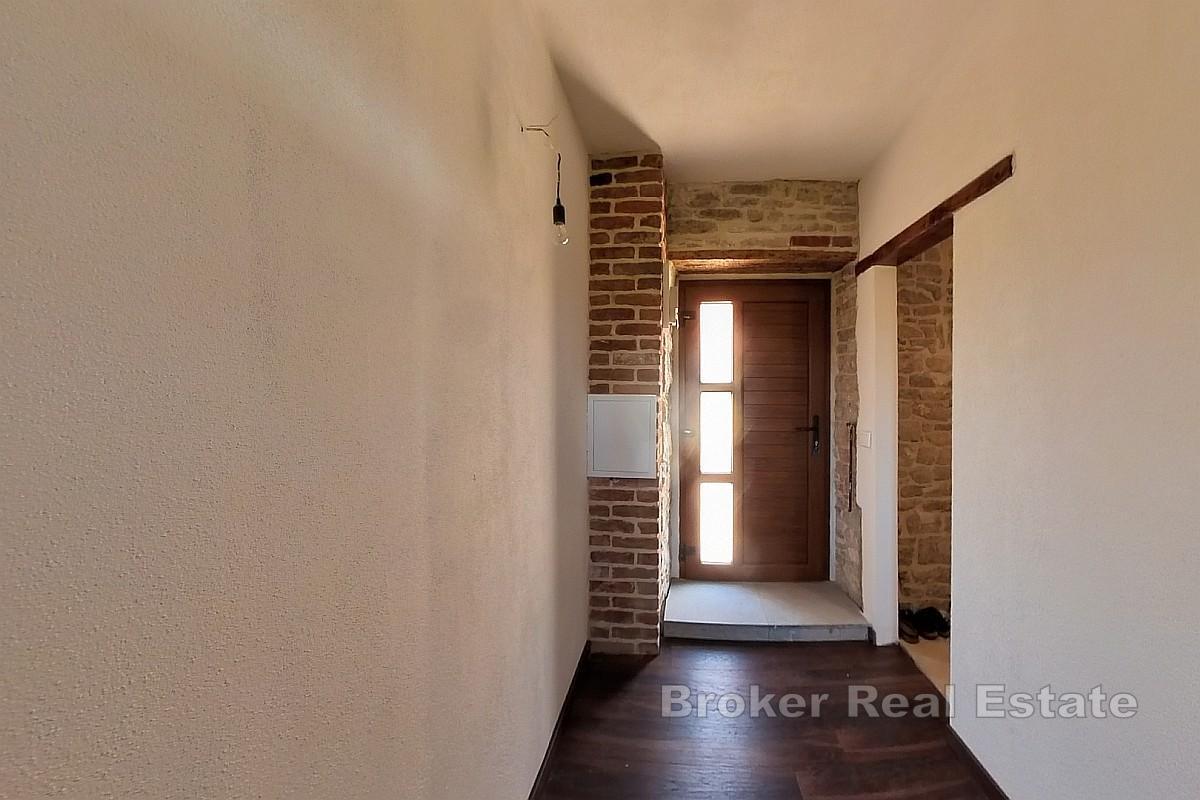 Doppelhaushälfte aus Stein