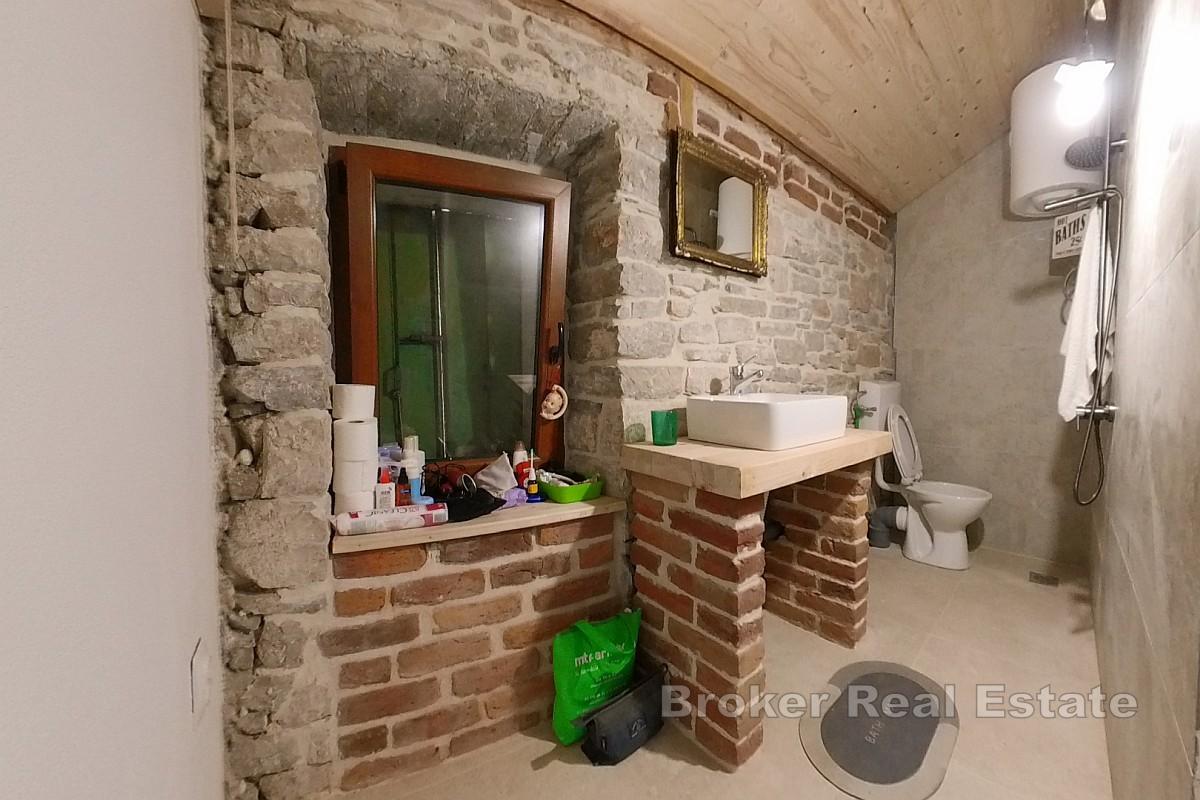 Doppelhaushälfte aus Stein