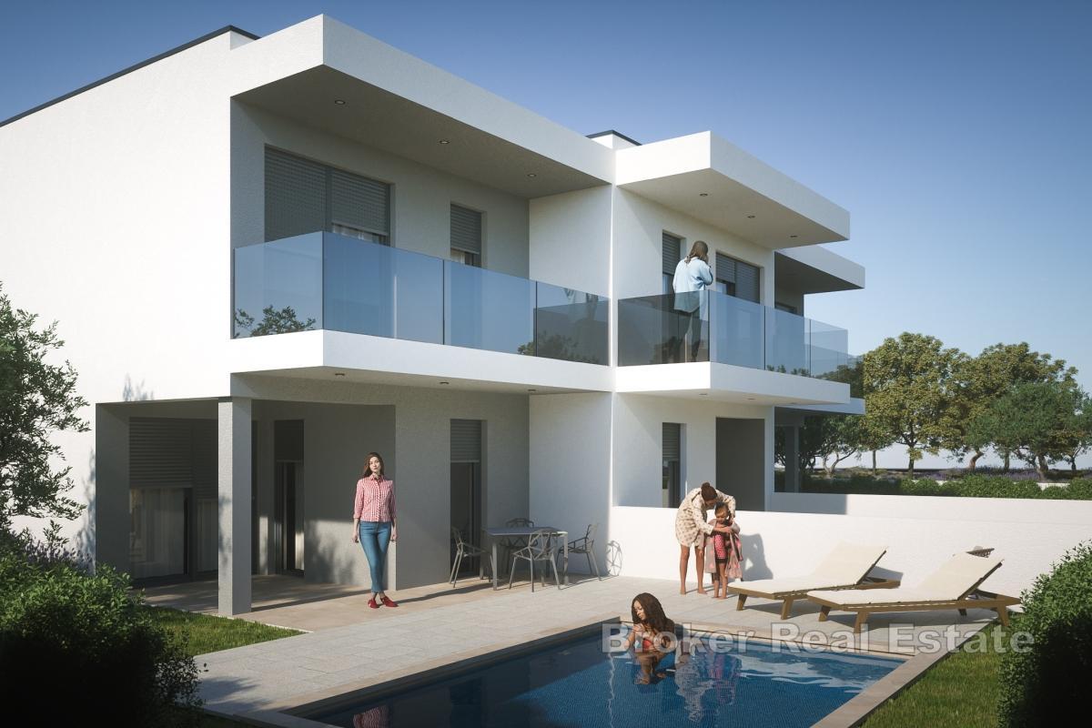 Modern duplexlägenhet med pool