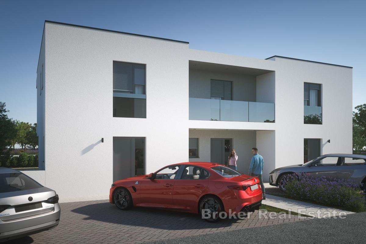 Modern duplexlägenhet med pool