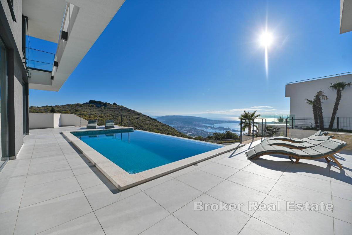 Moderne Villa mit atemberaubender Aussicht