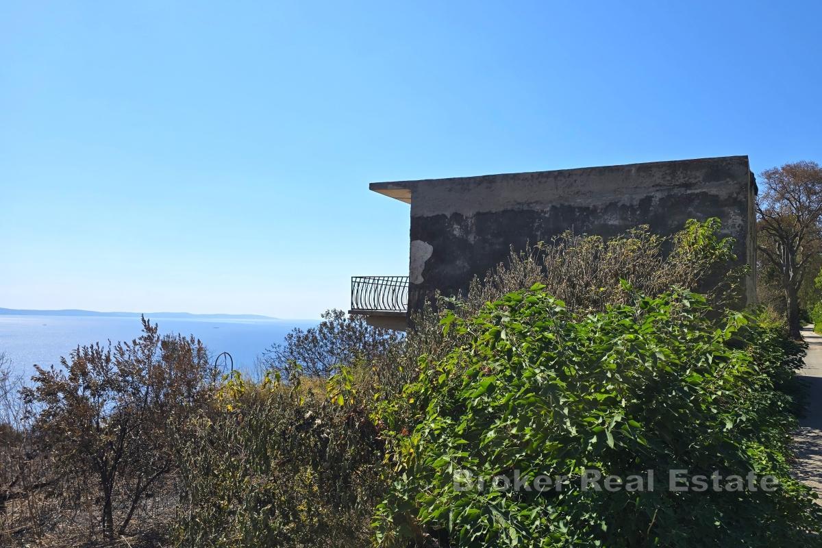Tomt med panoramautsikt över havet