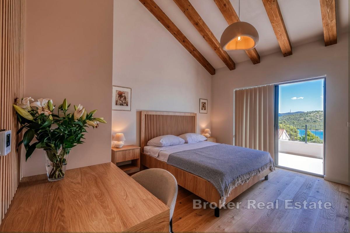 Elegantna vila s pogledom na more i bazenom