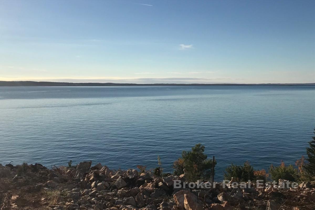 Atrakcyjna działka budowlana w pierwszym rzędzie od morza