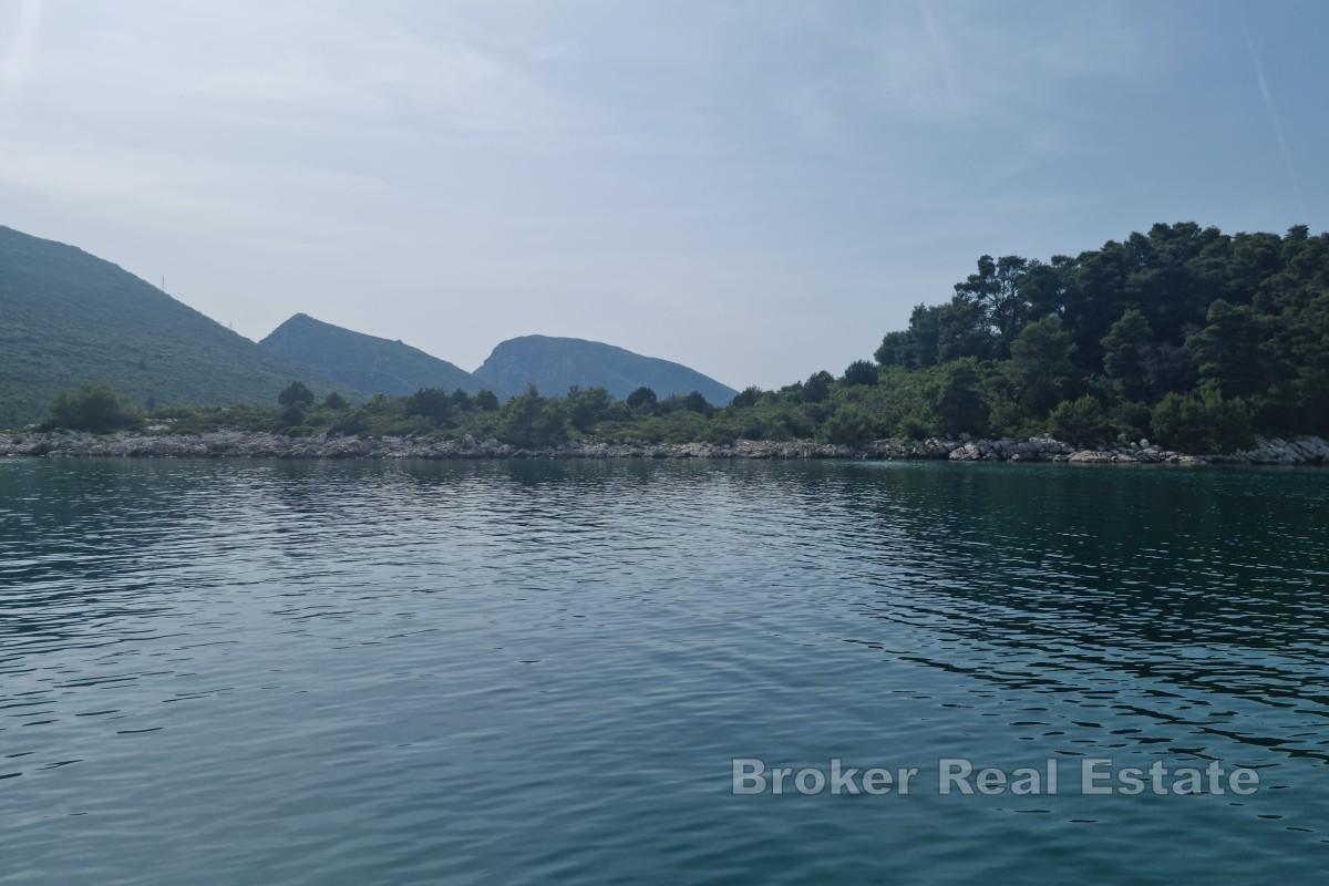 Isola privata immersa nella natura incontaminata