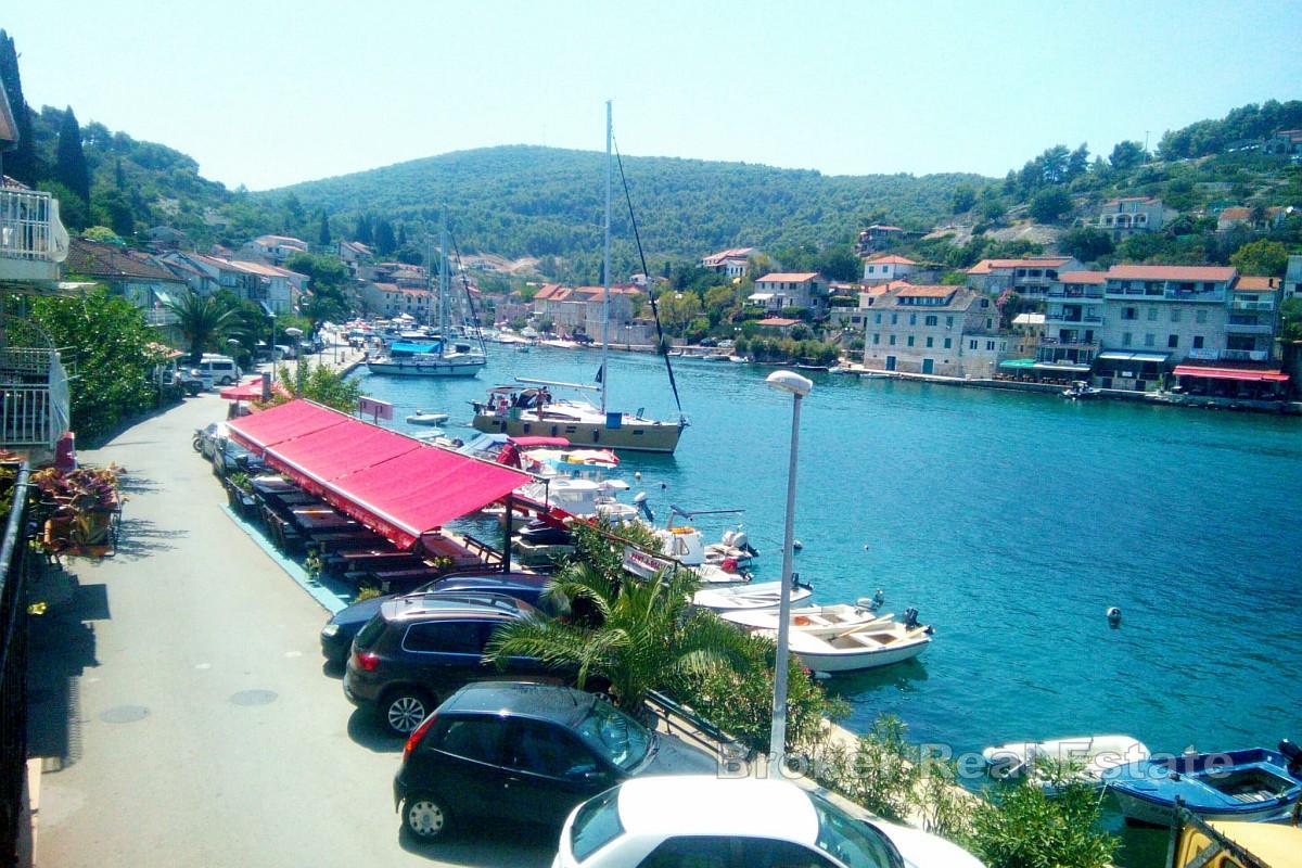 Casa bifamiliare in prima fila sul mare