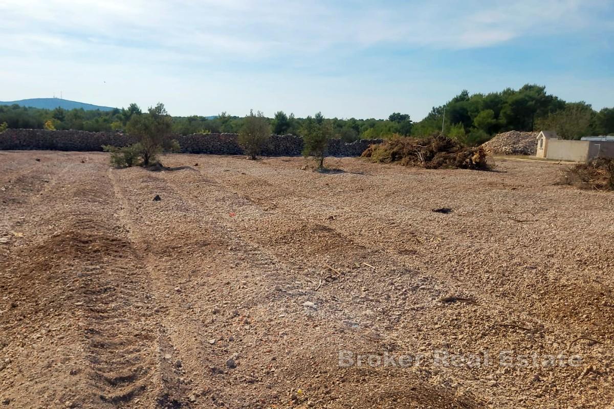 Prostorný stavební pozemek v klidné lokalitě