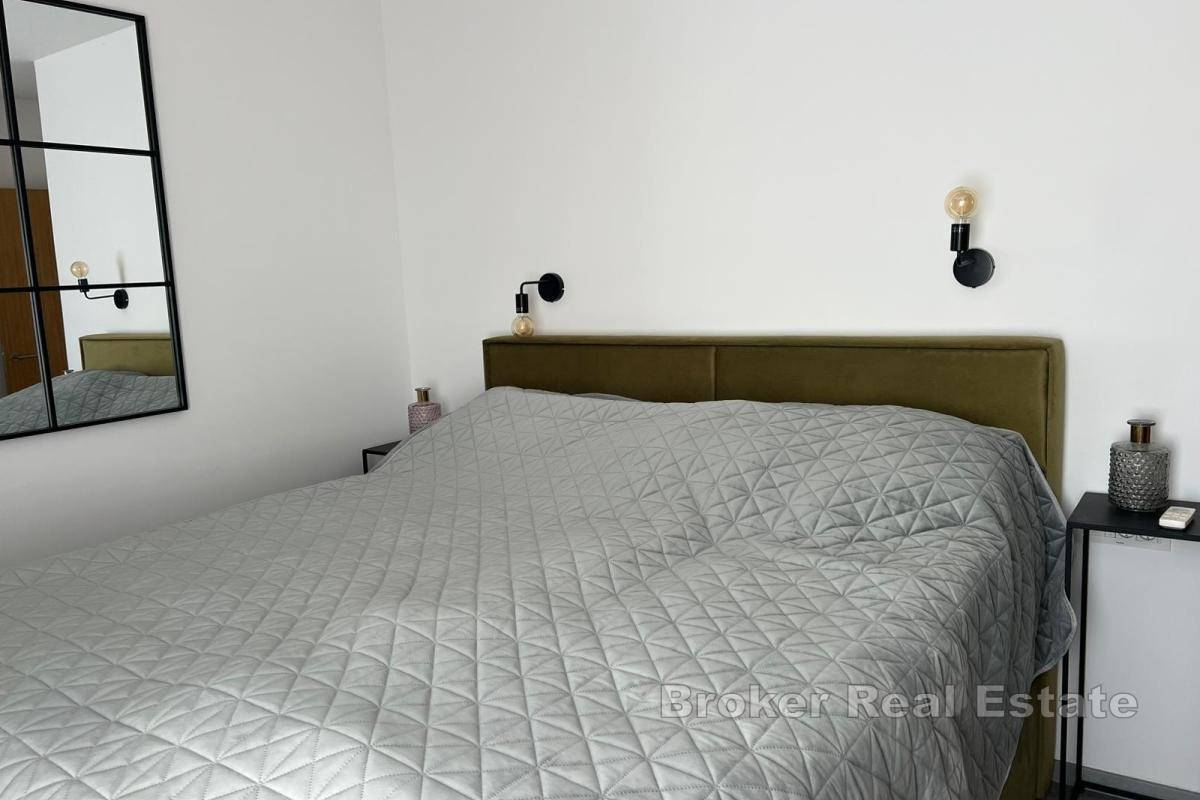 Dvojizbový apartmán s veľkou záhradou, blízko mora