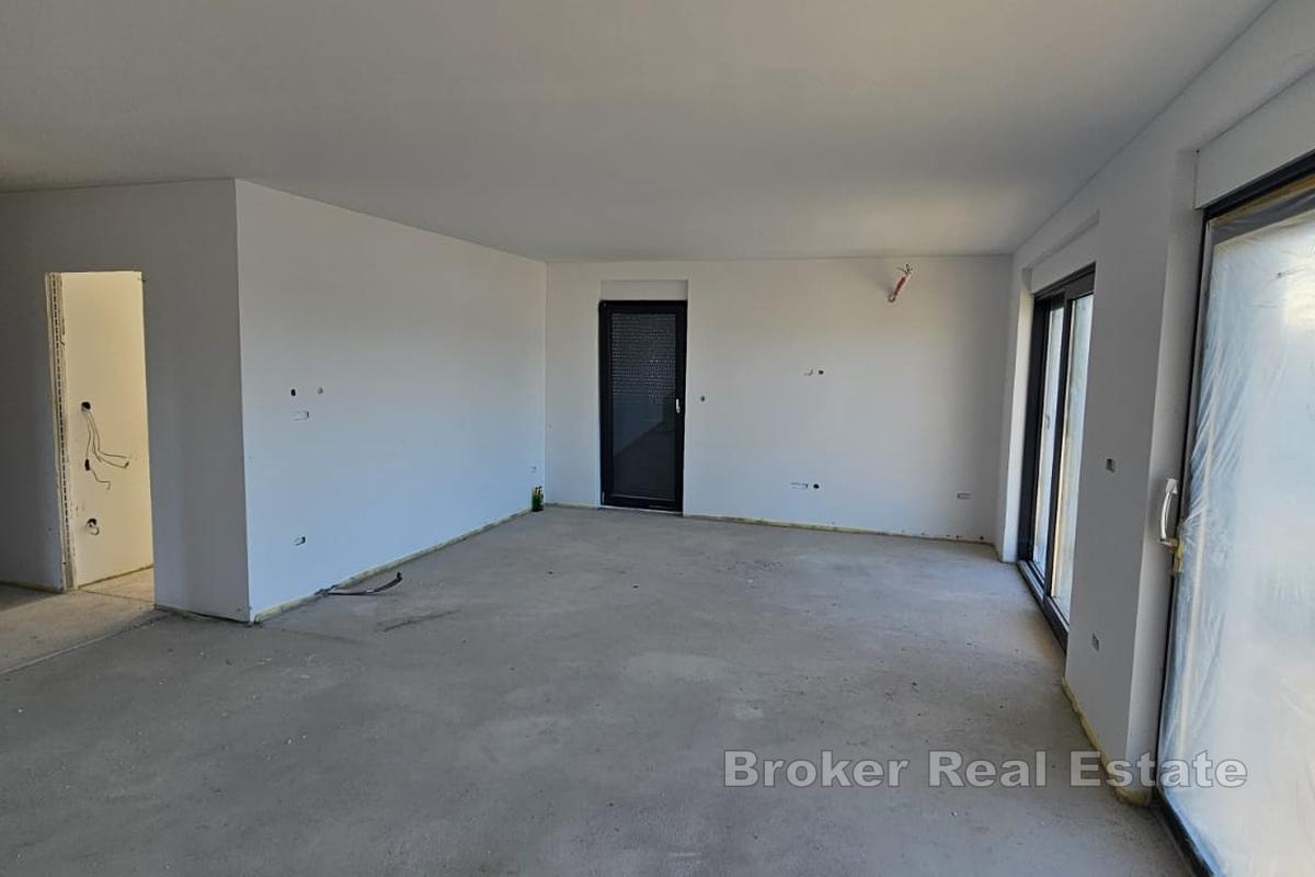 Casa a due piani con vista mare