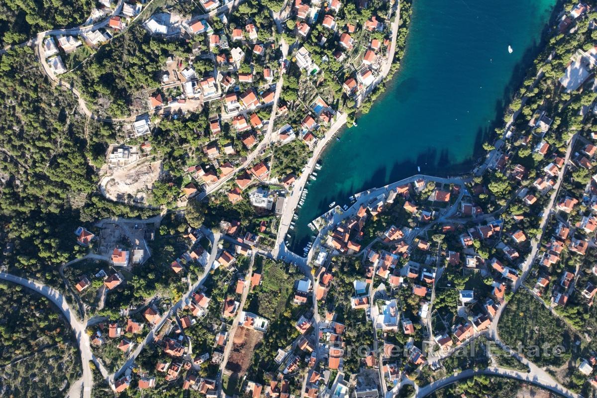 Tradycyjny kamienny dom w północnej części wyspy Brač