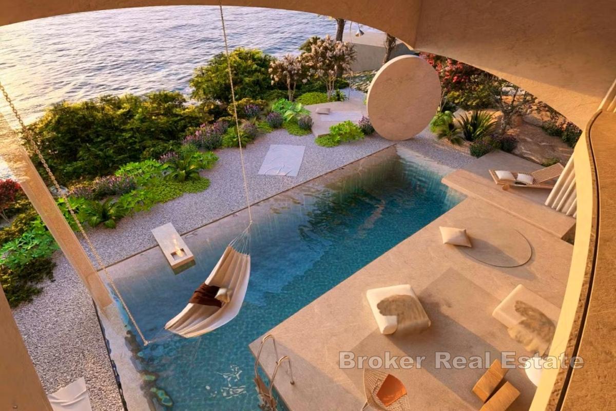 Stavebný pozemok s moderným projektom vily na jedinečnom pobrežnom mieste