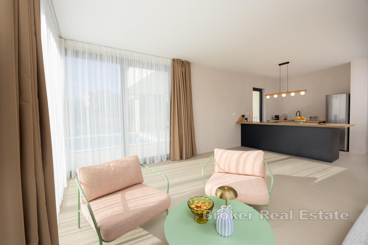 Moderne Villa mit Pool in Meeresnähe