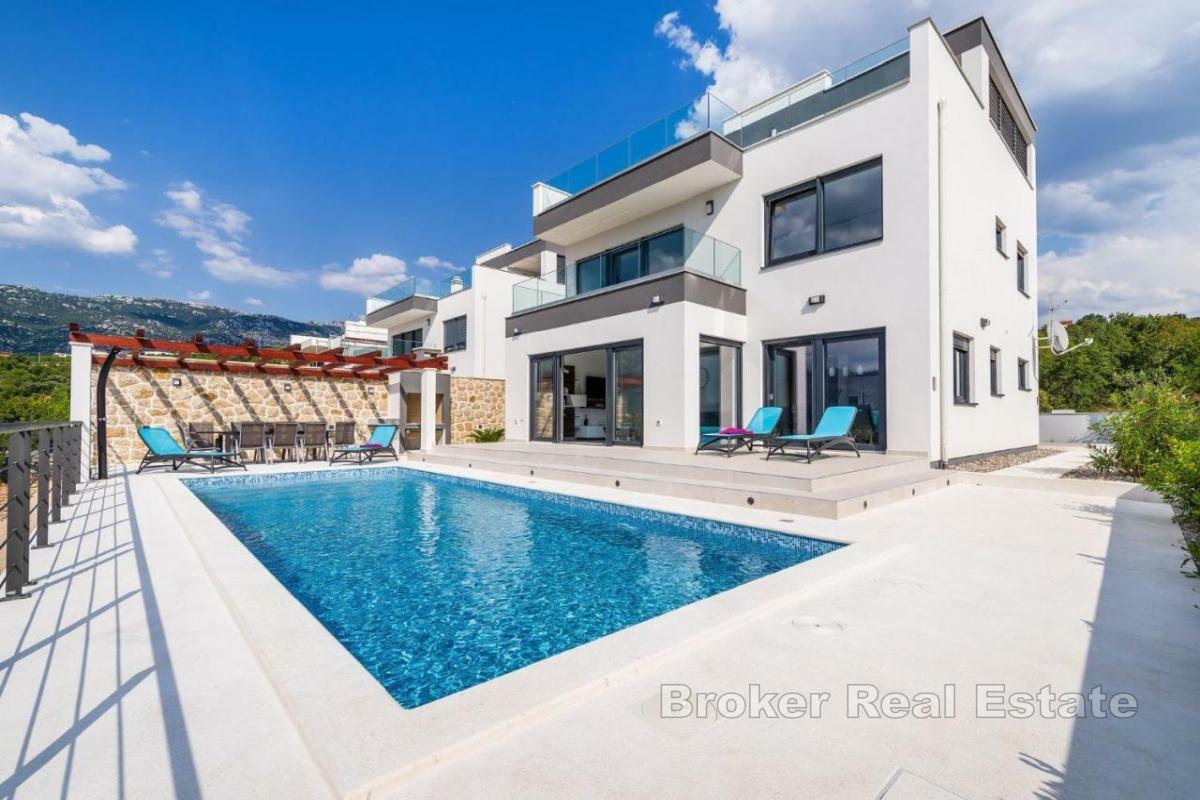 Vila s bazénom