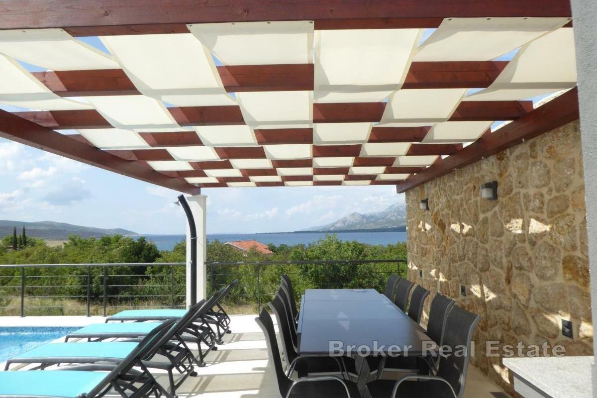 Vila s bazénom