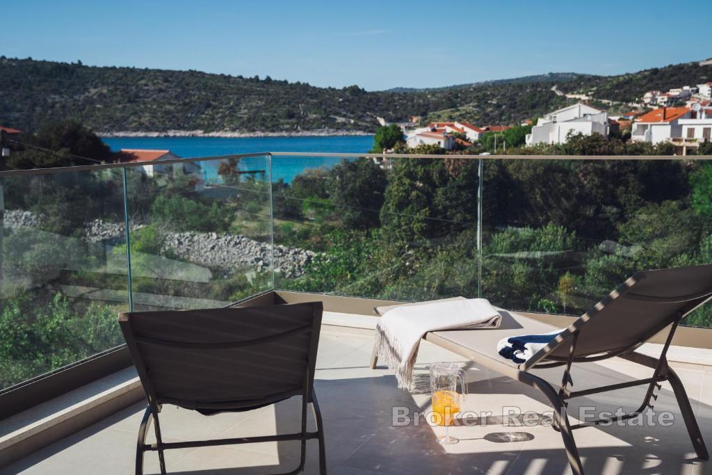 Vila s bazenom i dva apartmana