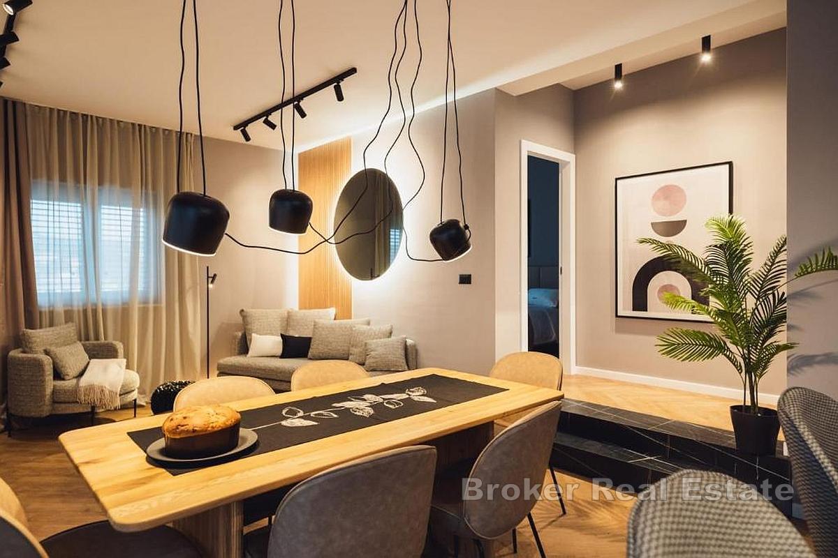 Vila s bazenom i dva apartmana