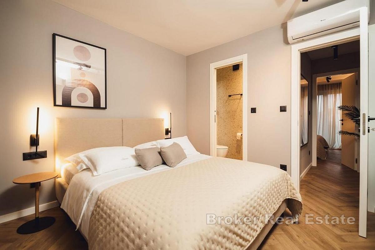 Vila s bazenom i dva apartmana