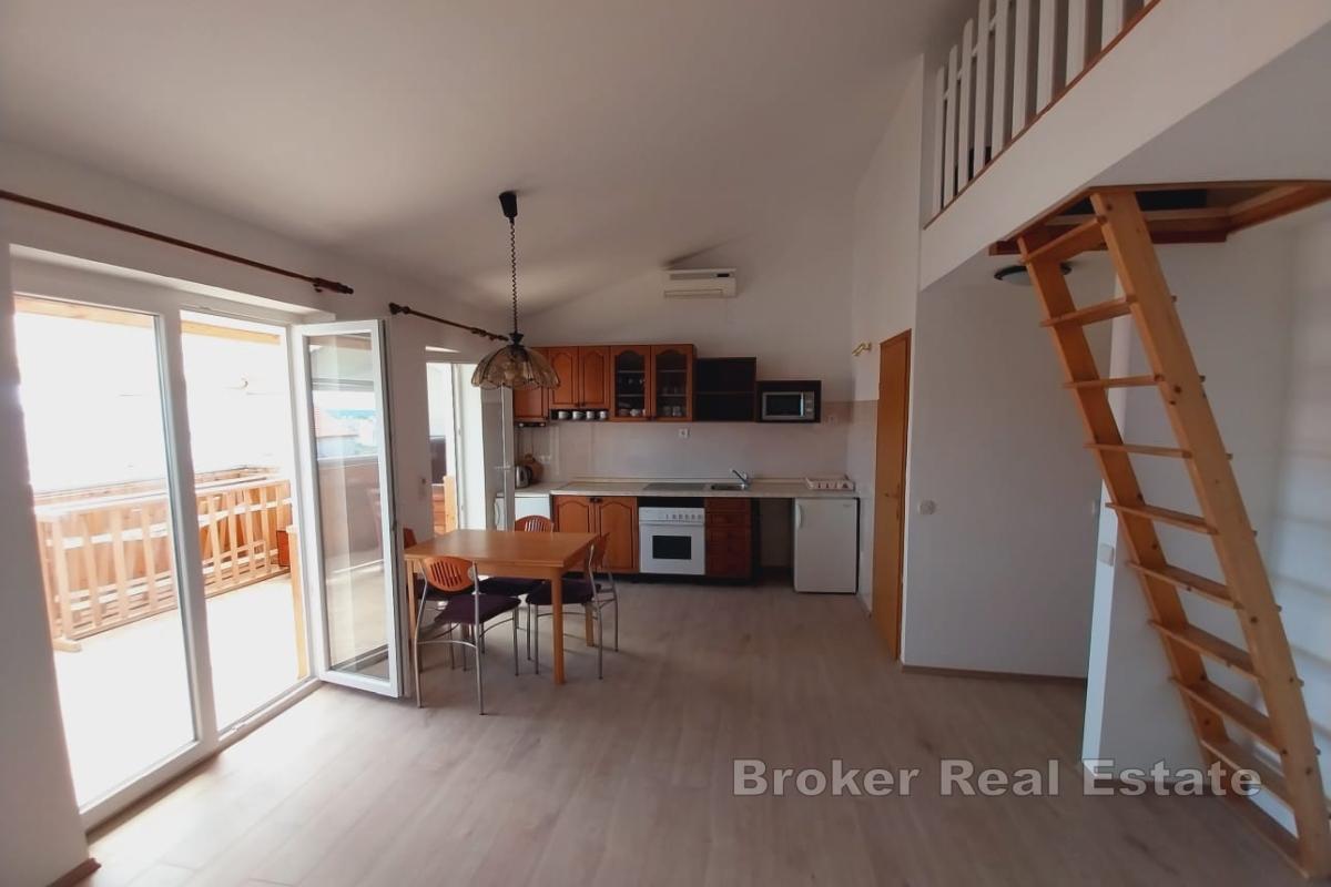 Immeuble d'appartements près de la plage