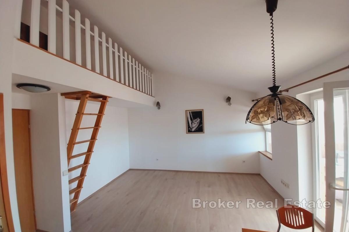 Immeuble d'appartements près de la plage