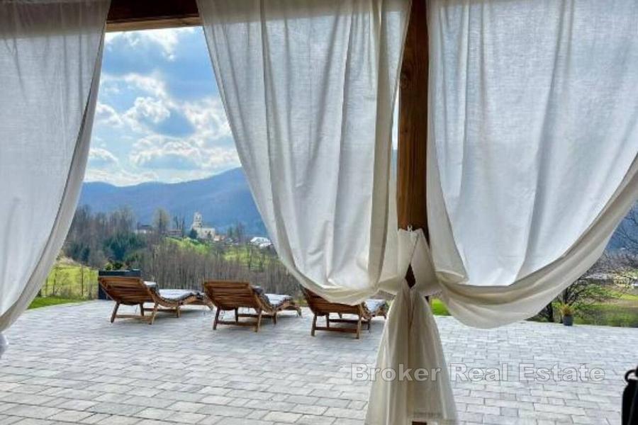 Magnifique maison de trois étages entourée d'une nature préservée