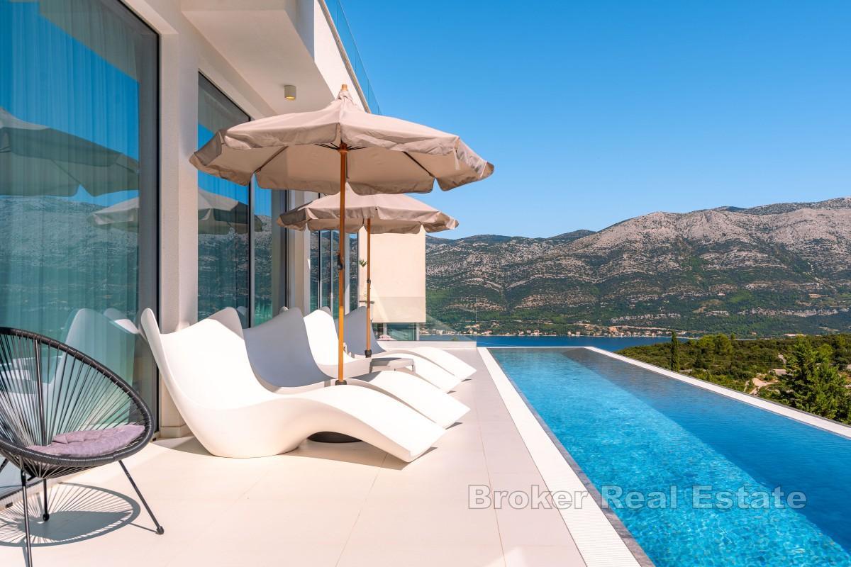 Moderne villa med basseng og panoramautsikt