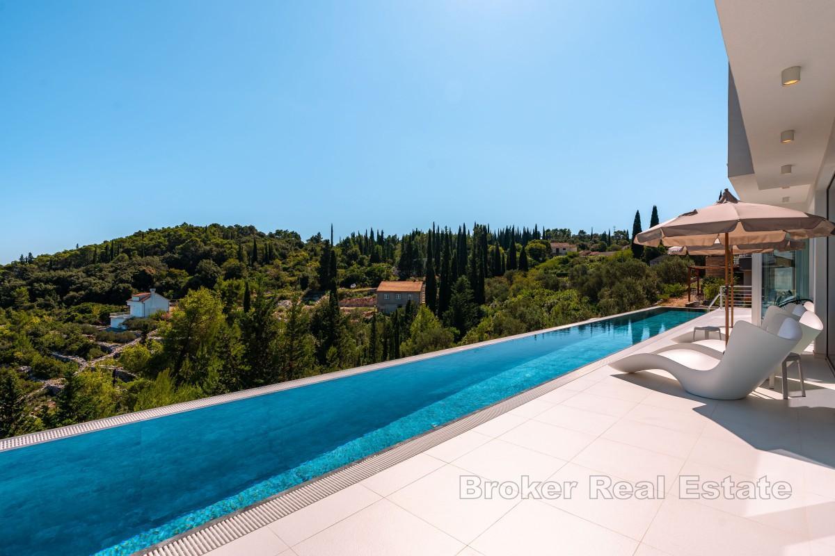 Moderne villa med basseng og panoramautsikt