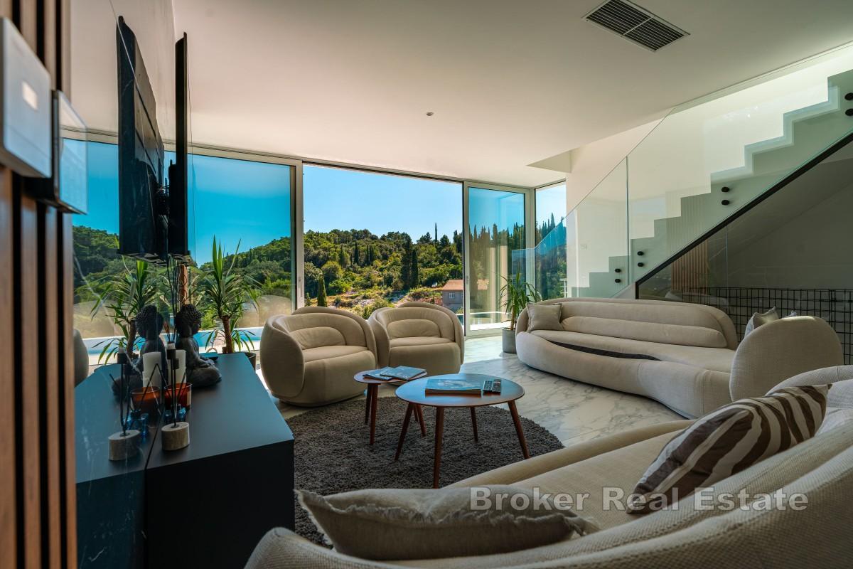 Moderne villa med basseng og panoramautsikt