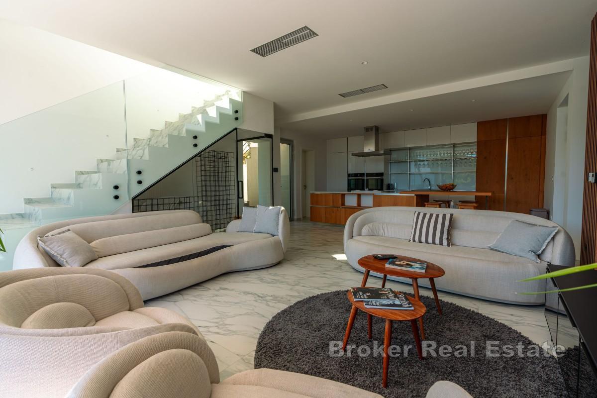 Moderne villa med basseng og panoramautsikt