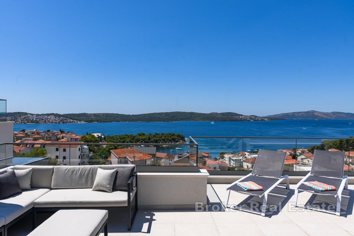 Toppleilighet med havutsikt og basseng