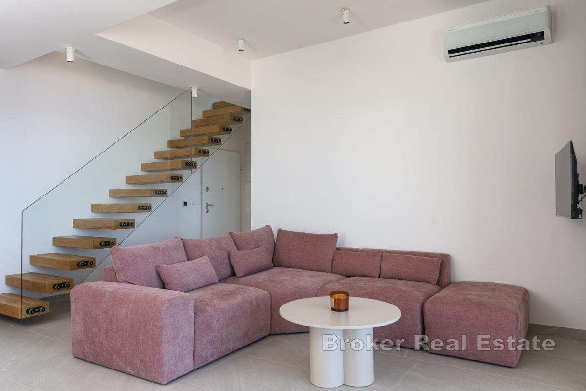 Toppleilighet med havutsikt og basseng