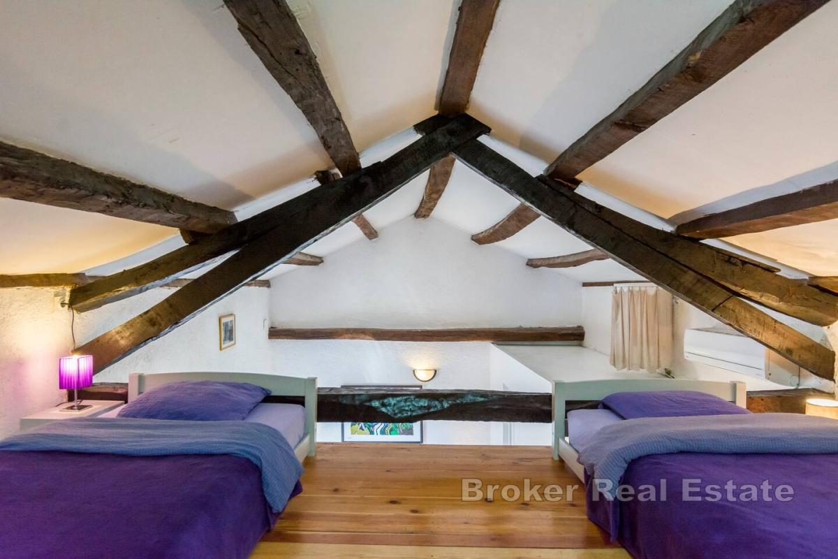 Rekkehus i stein i det historiske sentrum