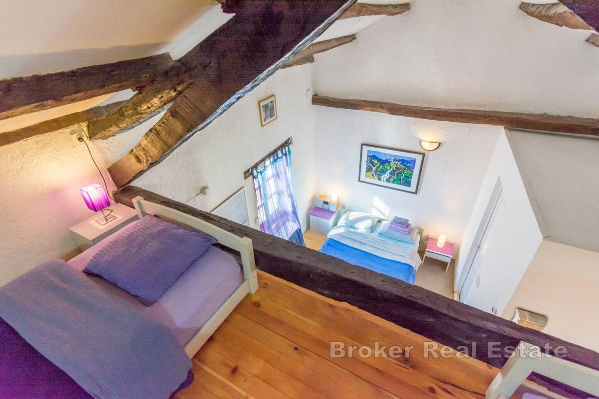 Rekkehus i stein i det historiske sentrum