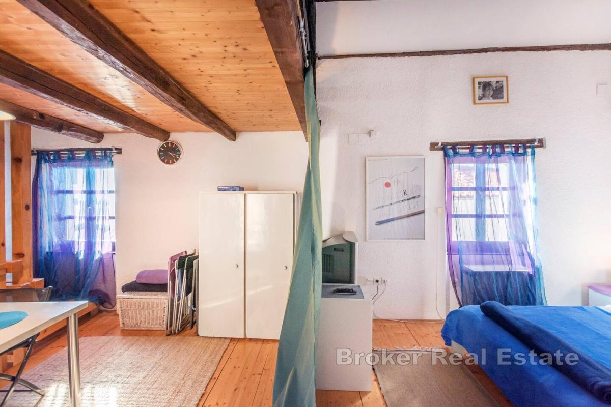 Rekkehus i stein i det historiske sentrum