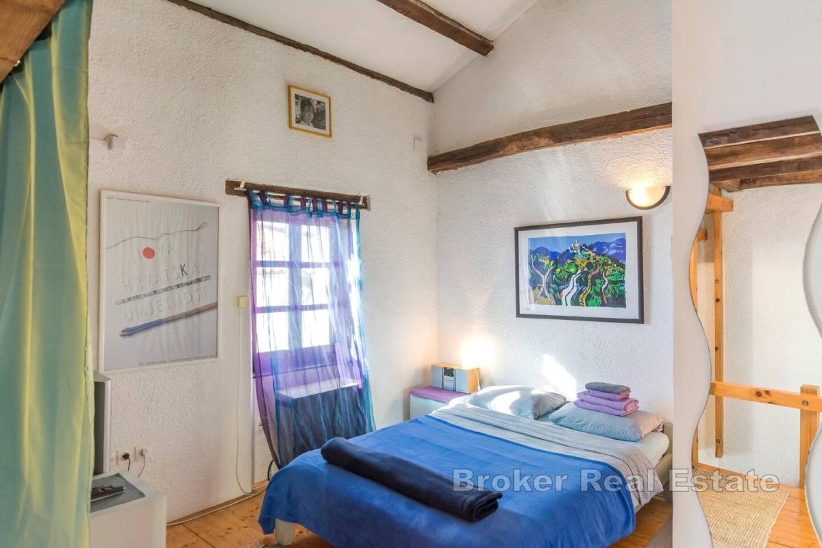 Rekkehus i stein i det historiske sentrum