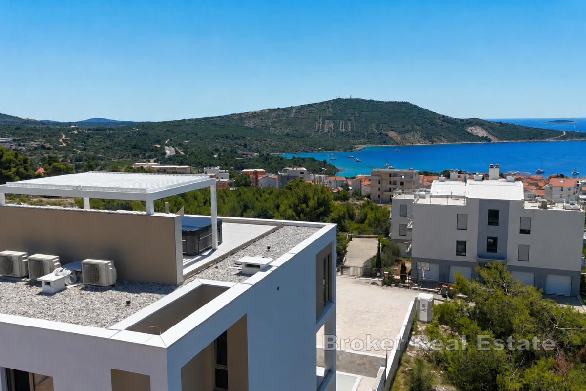Penthouse v novostavbě s výhledem na moře