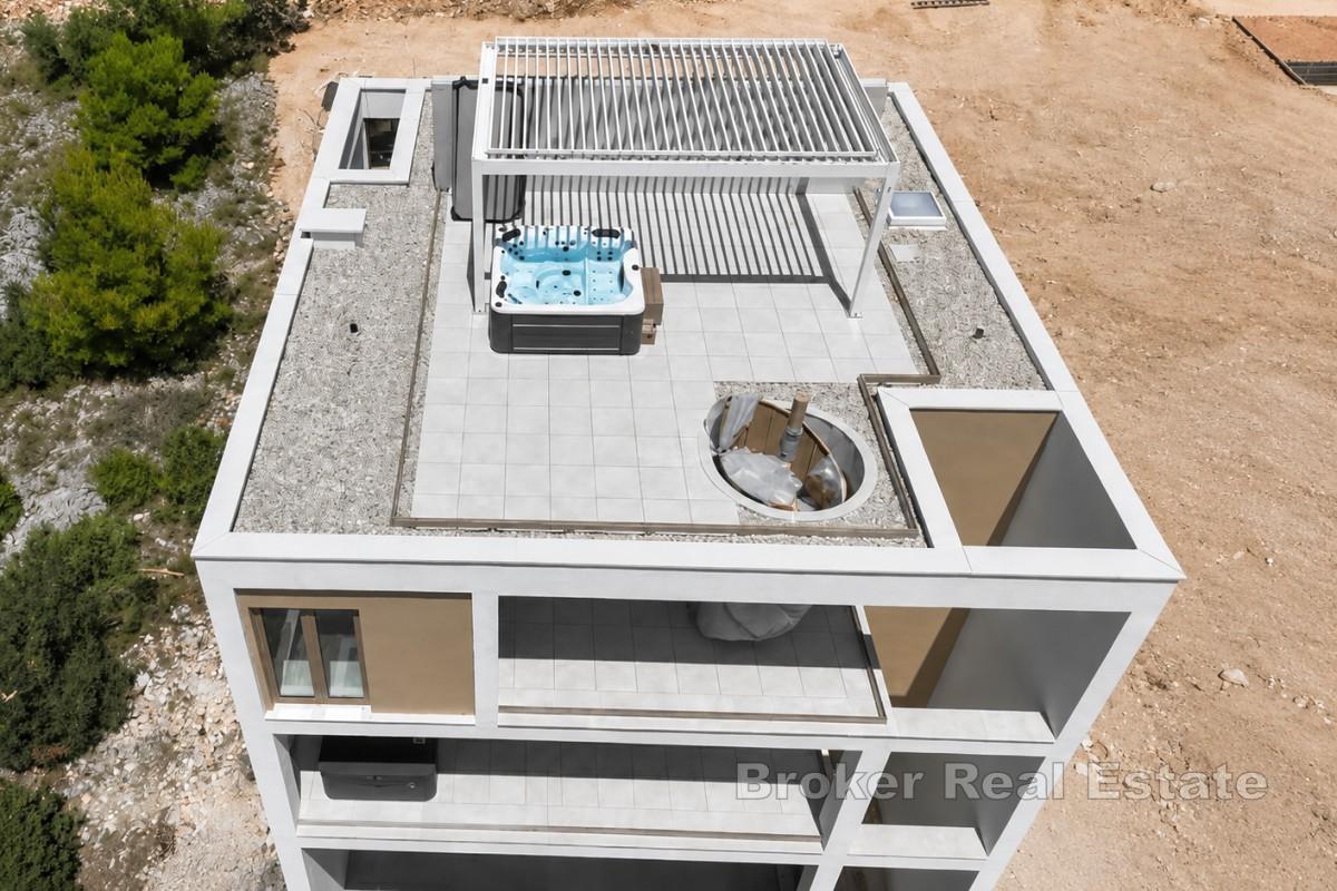 Penthouse v novostavbě s výhledem na moře