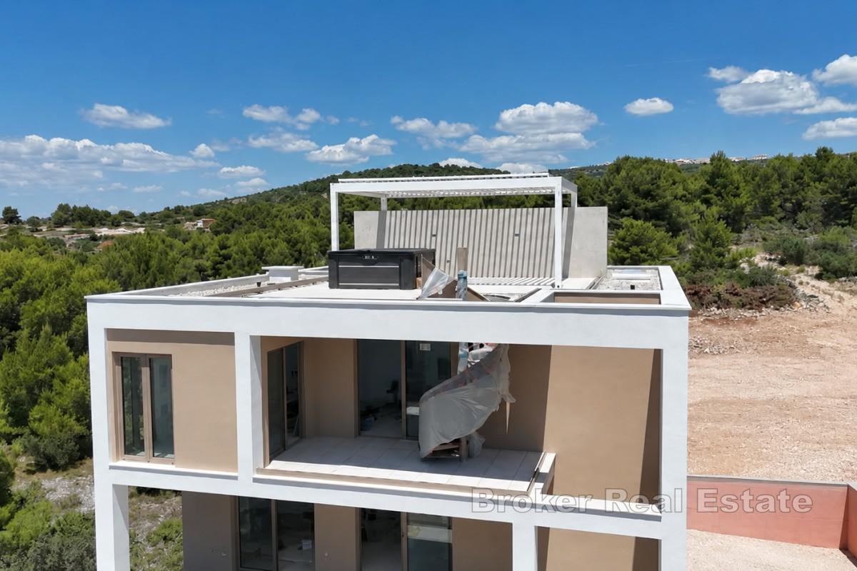 Penthouse v novostavbě s výhledem na moře