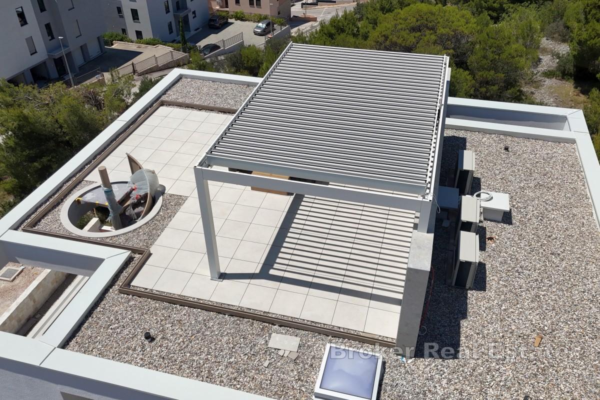 Penthouse w nowym budynku z widokiem na morze