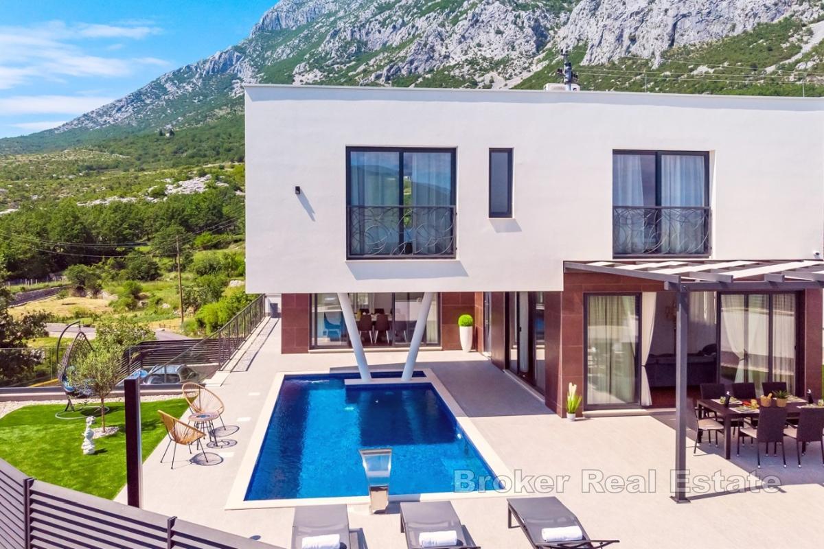 Wunderschöne, moderne Villa mit Pool
