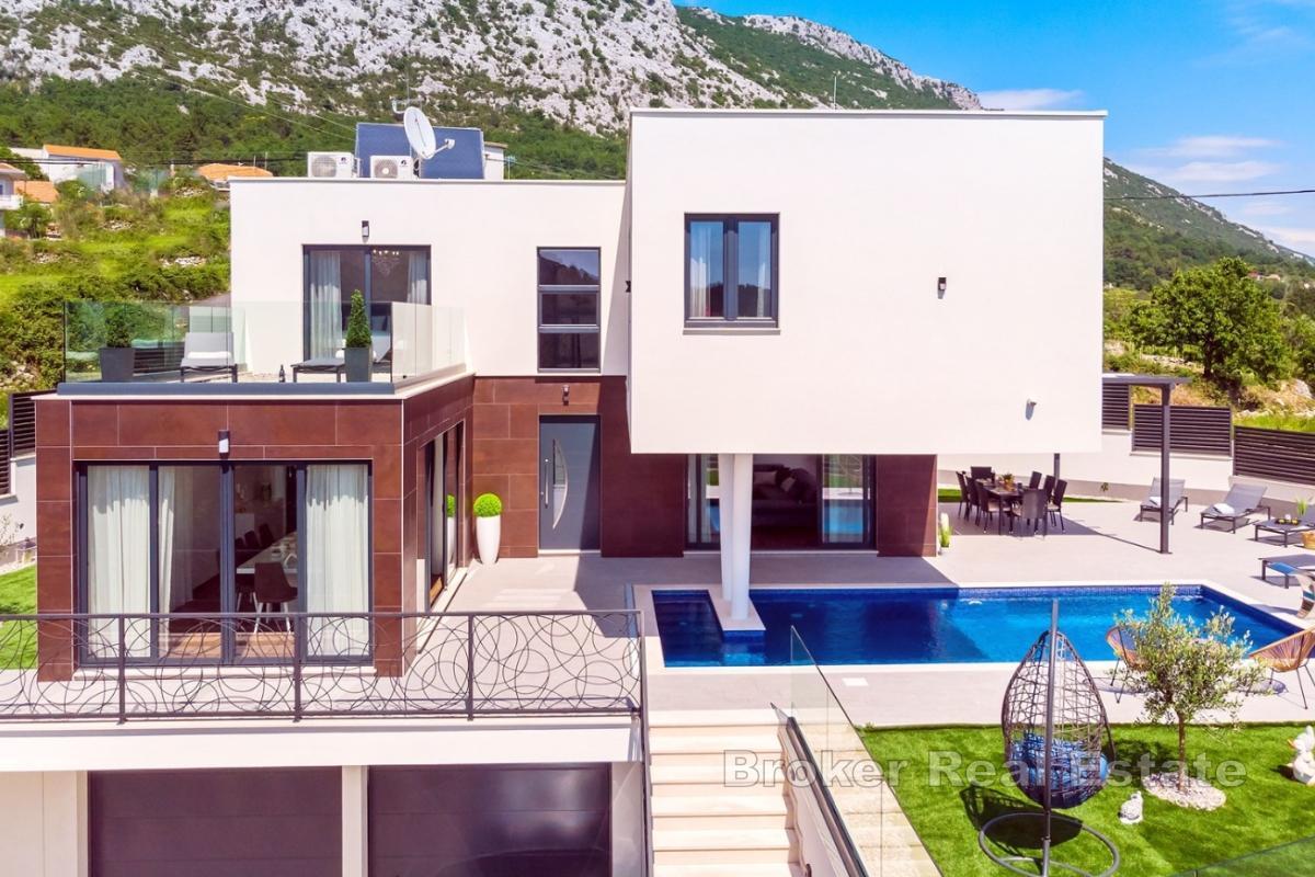 Wunderschöne, moderne Villa mit Pool