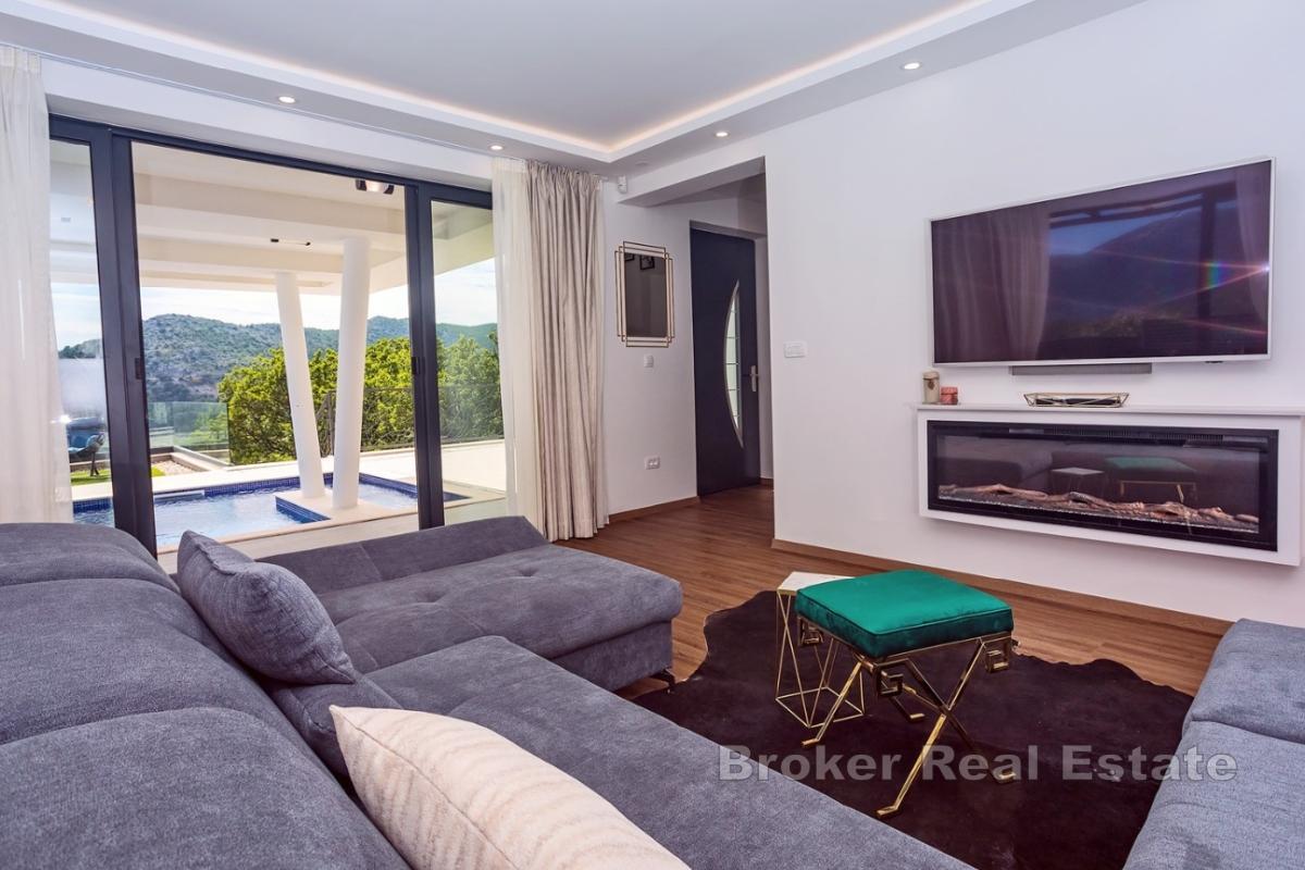 Wunderschöne, moderne Villa mit Pool