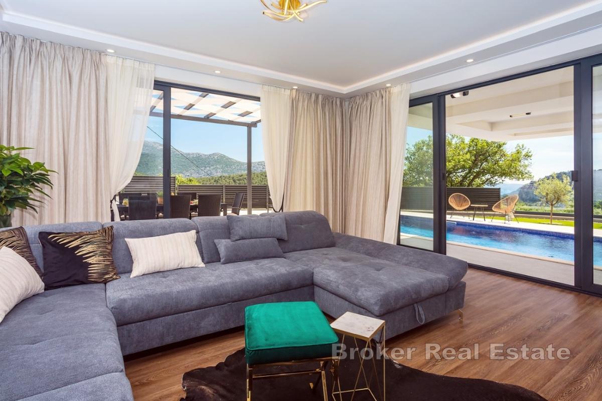 Wunderschöne, moderne Villa mit Pool