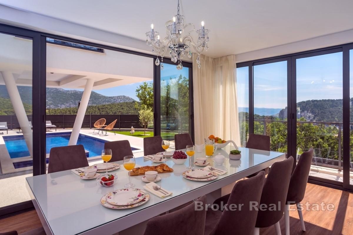 Wunderschöne, moderne Villa mit Pool