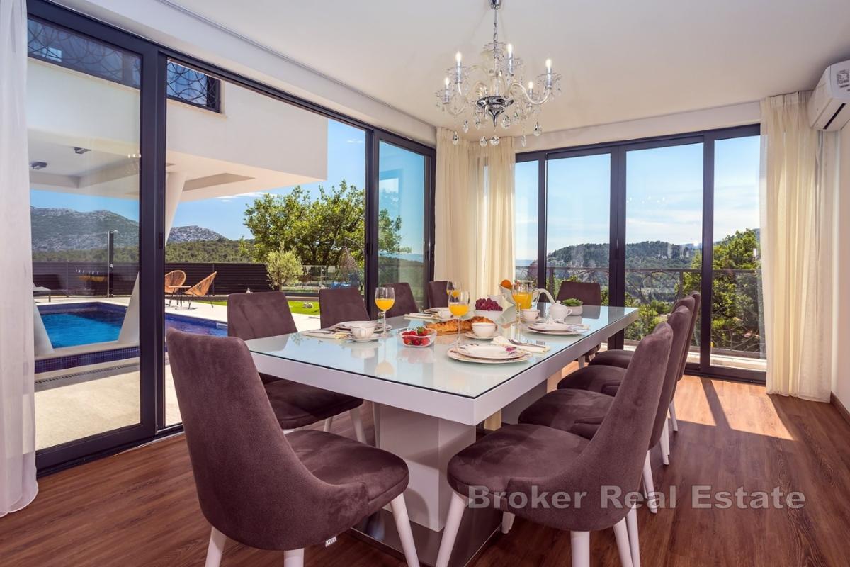 Wunderschöne, moderne Villa mit Pool