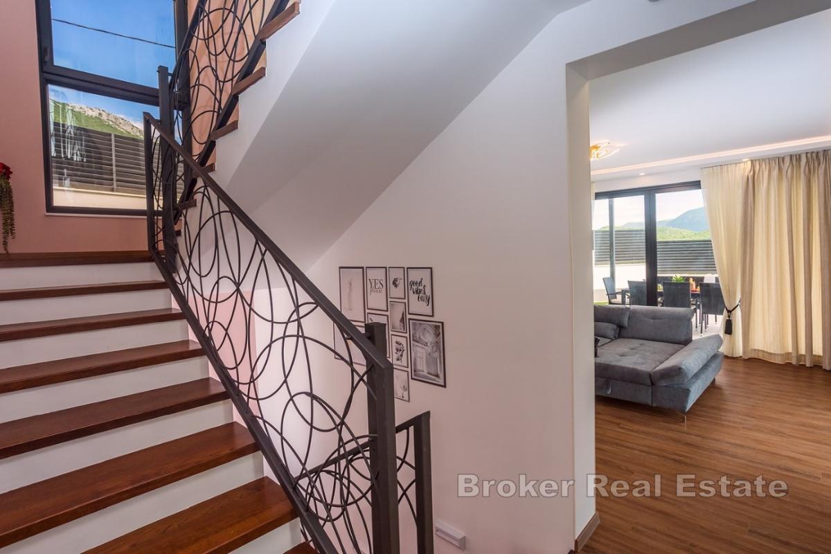 Wunderschöne, moderne Villa mit Pool