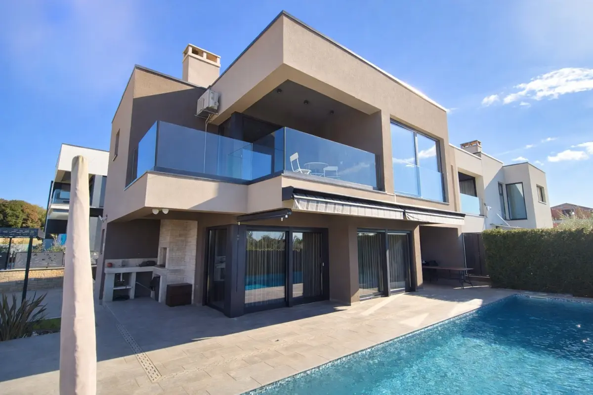 001--5477-30-Porec-Modern-villa-with-swimming-pool-for-sale