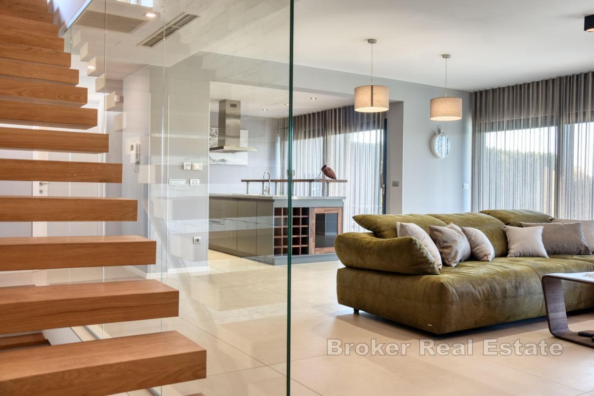 Modern villa i lugnt läge