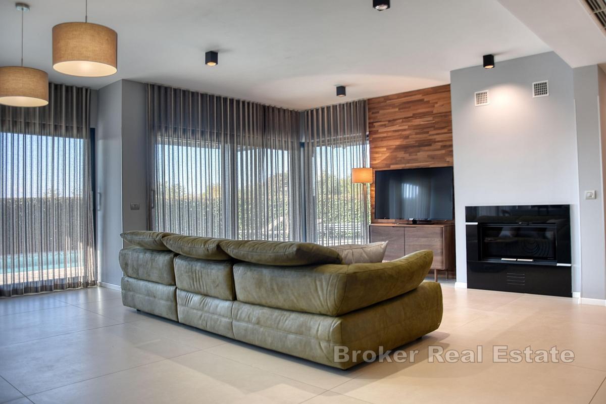 Modern villa i lugnt läge