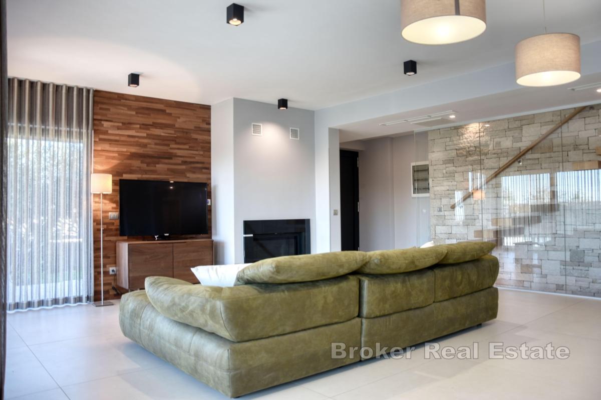 Modern villa i lugnt läge