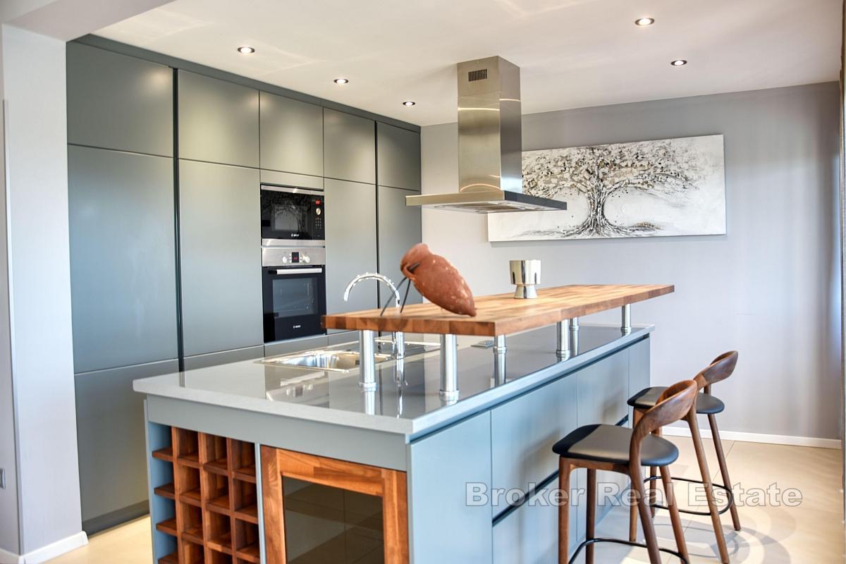 Modern villa i lugnt läge